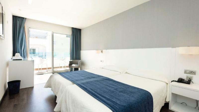 Hotel Cala Bona Exterior photo