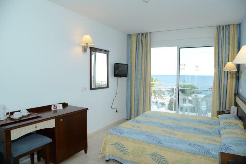 Hotel Cala Bona Exterior photo