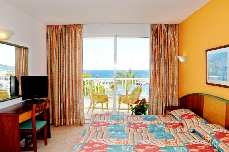 Hotel Cala Bona Exterior photo